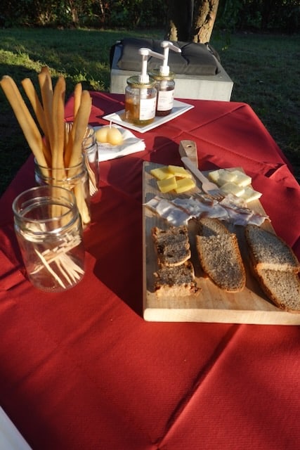Tasting cheese, wine, honey at Dea